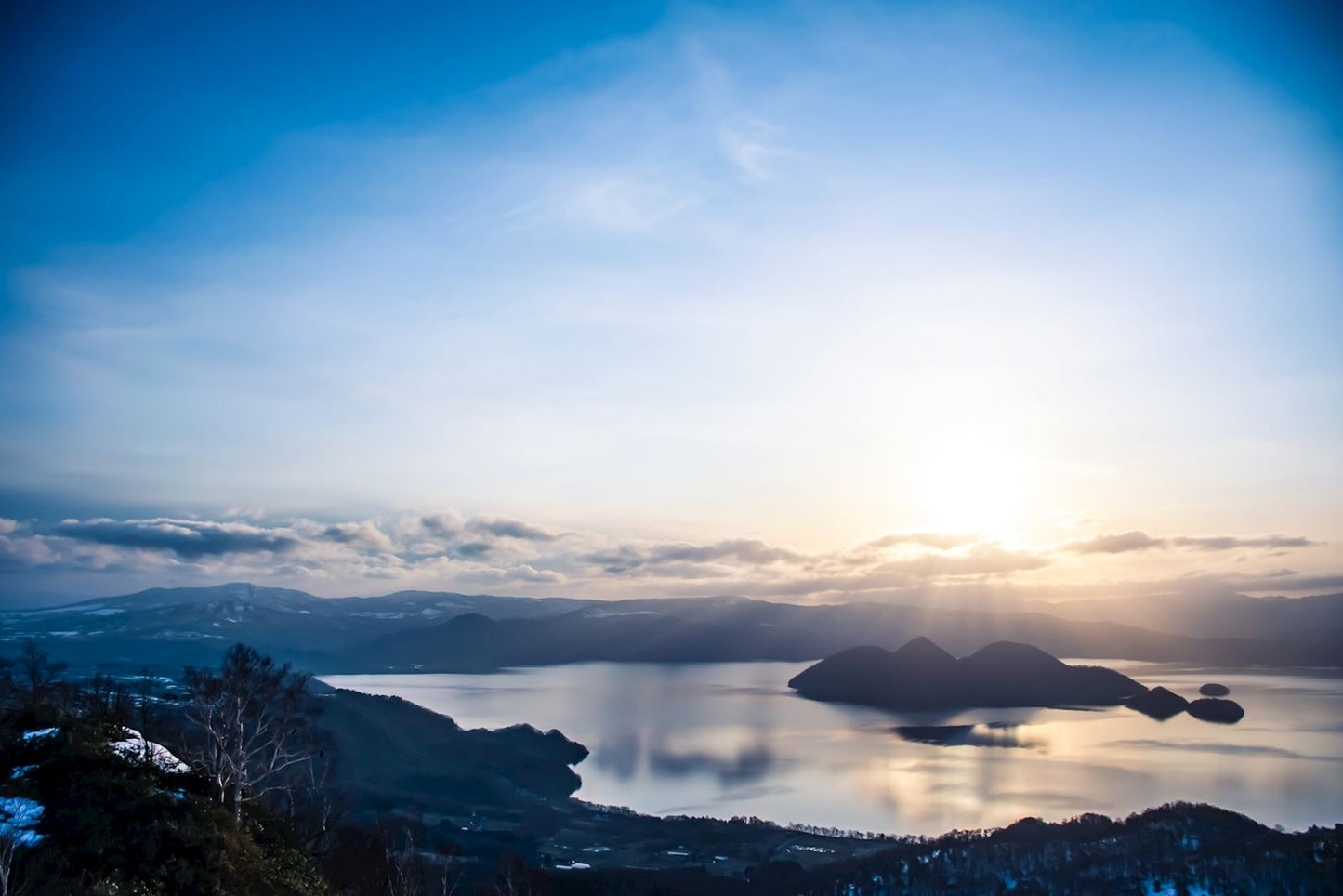 ≪10月27日(金)発 2泊3日間≫【待望の第三弾】「ホヤウカムイ龍神伝説」の北海道・洞爺湖プレミアドローンツアー3 【洞爺湖花火大会】 ≪洞爺湖万世閣ホテルレイクサイドテラス泊 朝・夕食付≫JUIDAドローンインストラクター同行